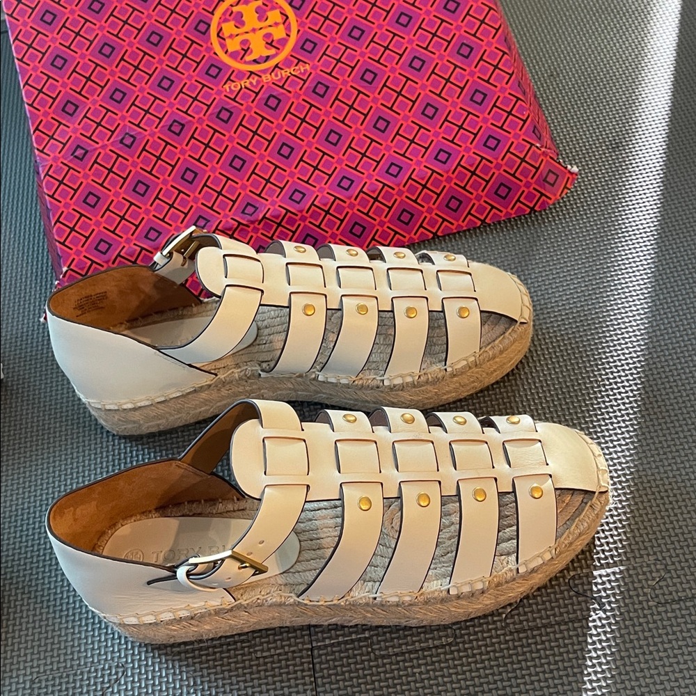 $585 New, authentic Tory Burch Sandals fisherman platform espadrille US 10 beige